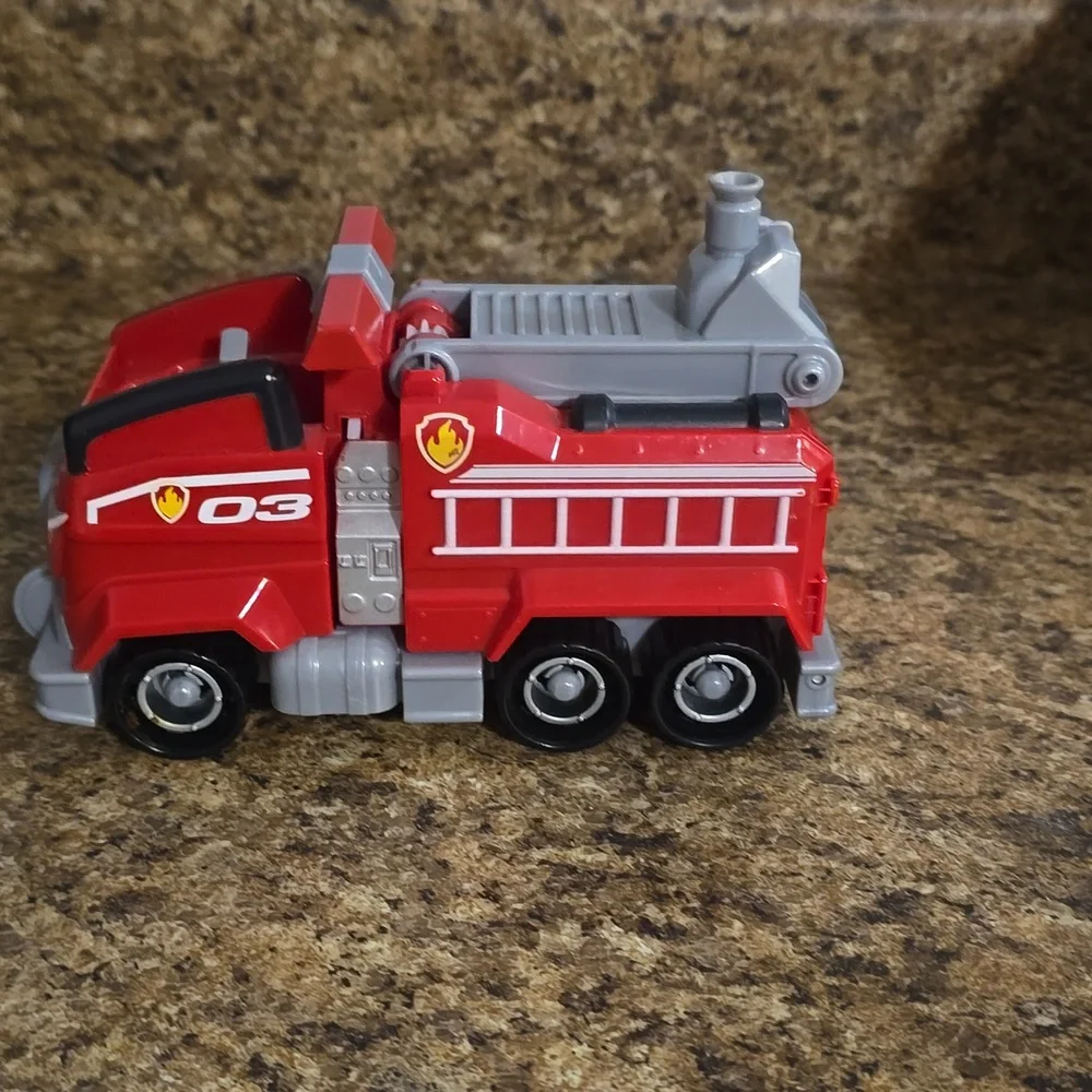 Paw Patrol Marshalls Red and Gray Fire‎ Truck with Movable Ladder